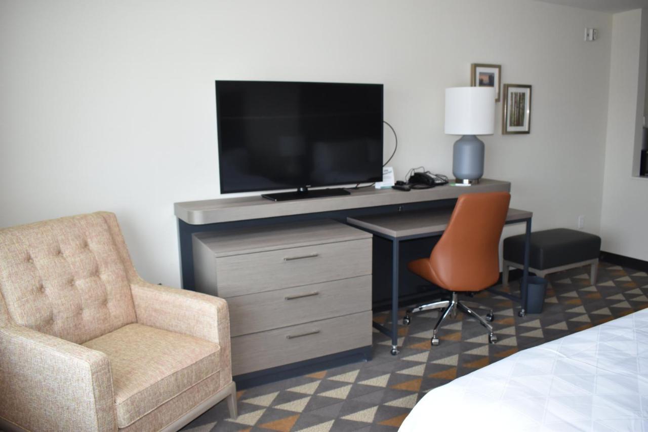 Holiday Inn - Kansas City - Northeast By Ihg Exterior photo