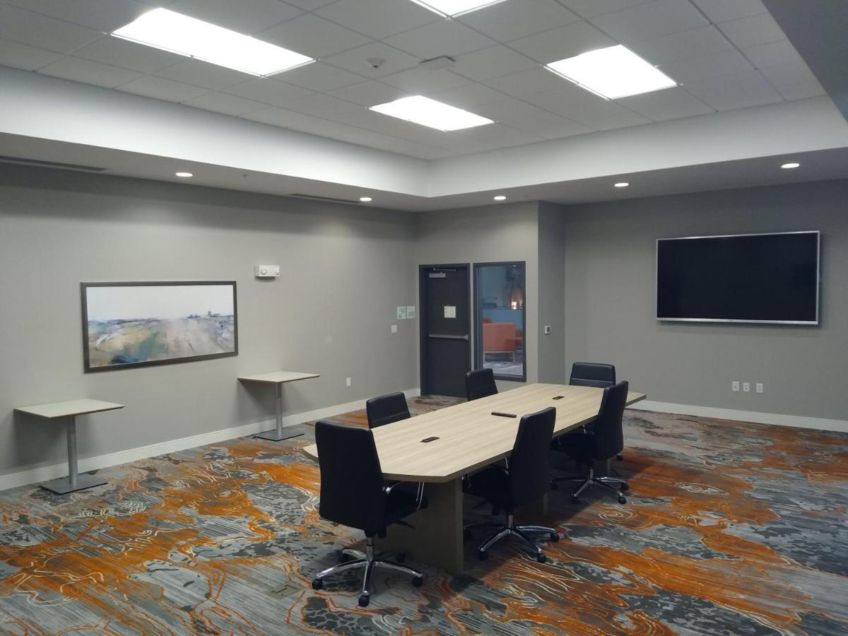 Holiday Inn - Kansas City - Northeast By Ihg Exterior photo