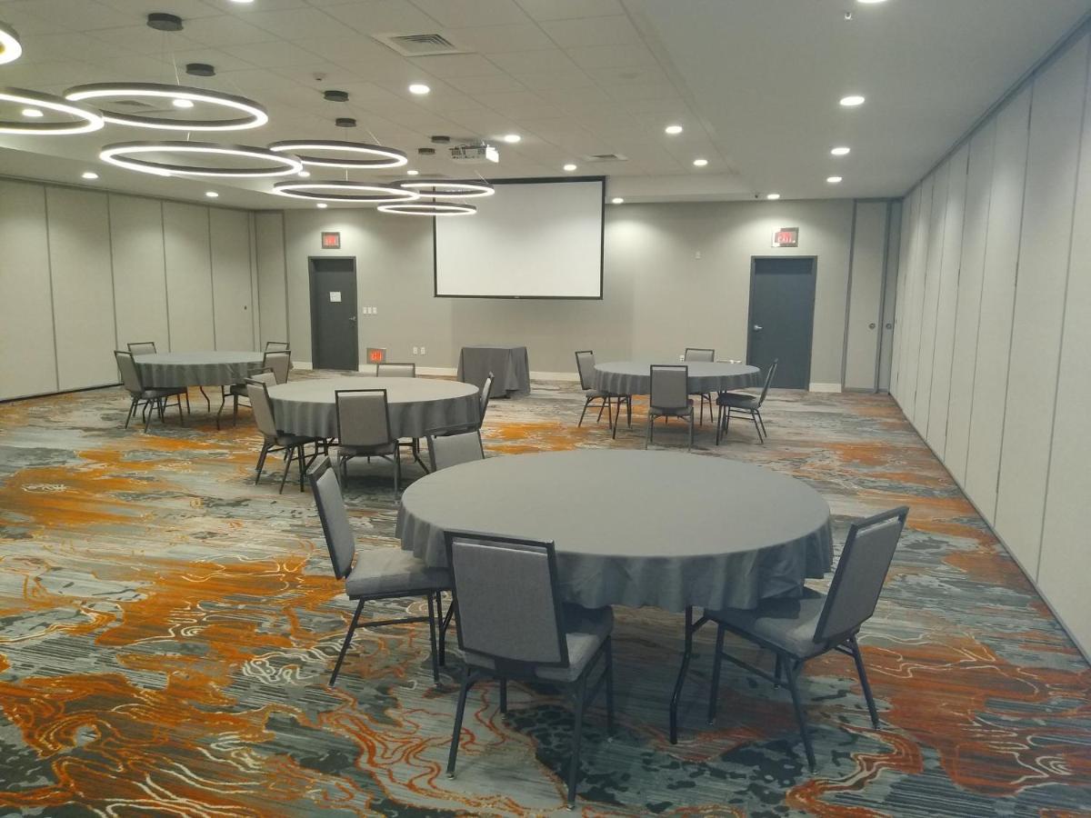 Holiday Inn - Kansas City - Northeast By Ihg Exterior photo